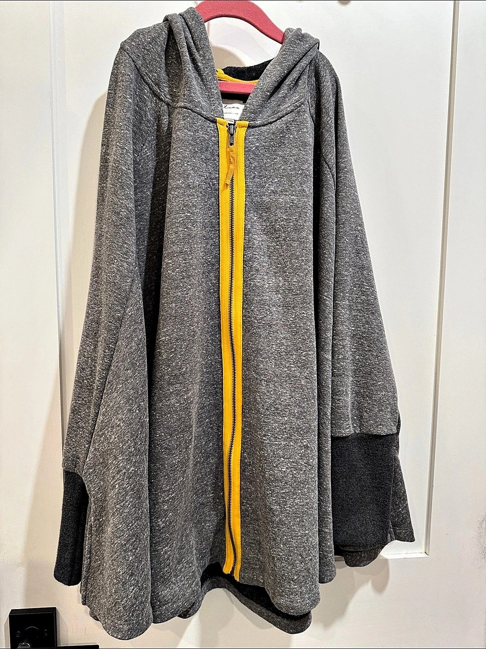em's tree ETC0839 Gray Hooded Cape S/M
